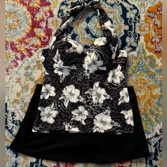 Jaclyn Smith Floral Sweetheart Neckline Animal Print Halter Tankini set - Picture 2 of 14